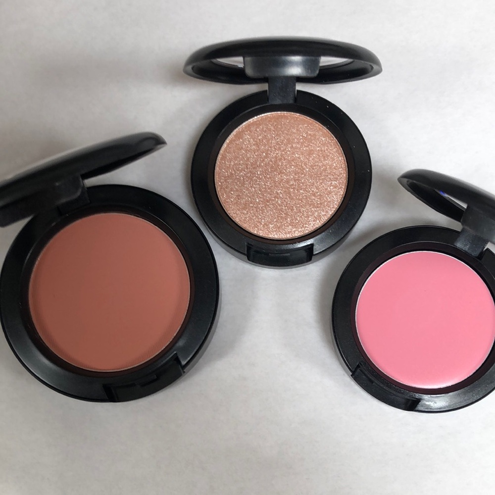 MAC Cosmetics 3-Piece set of blush, shimmery highlights and lip/cheek colour